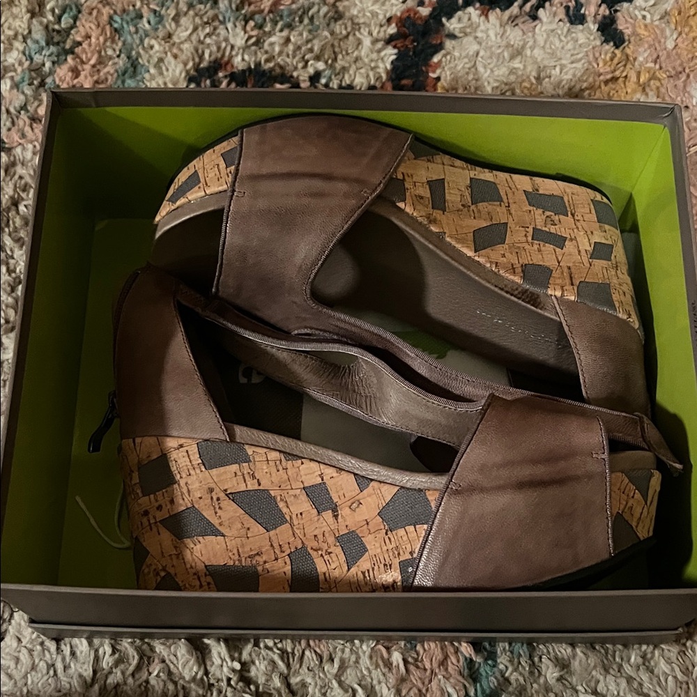 Antelope Brown and Tan Sandals